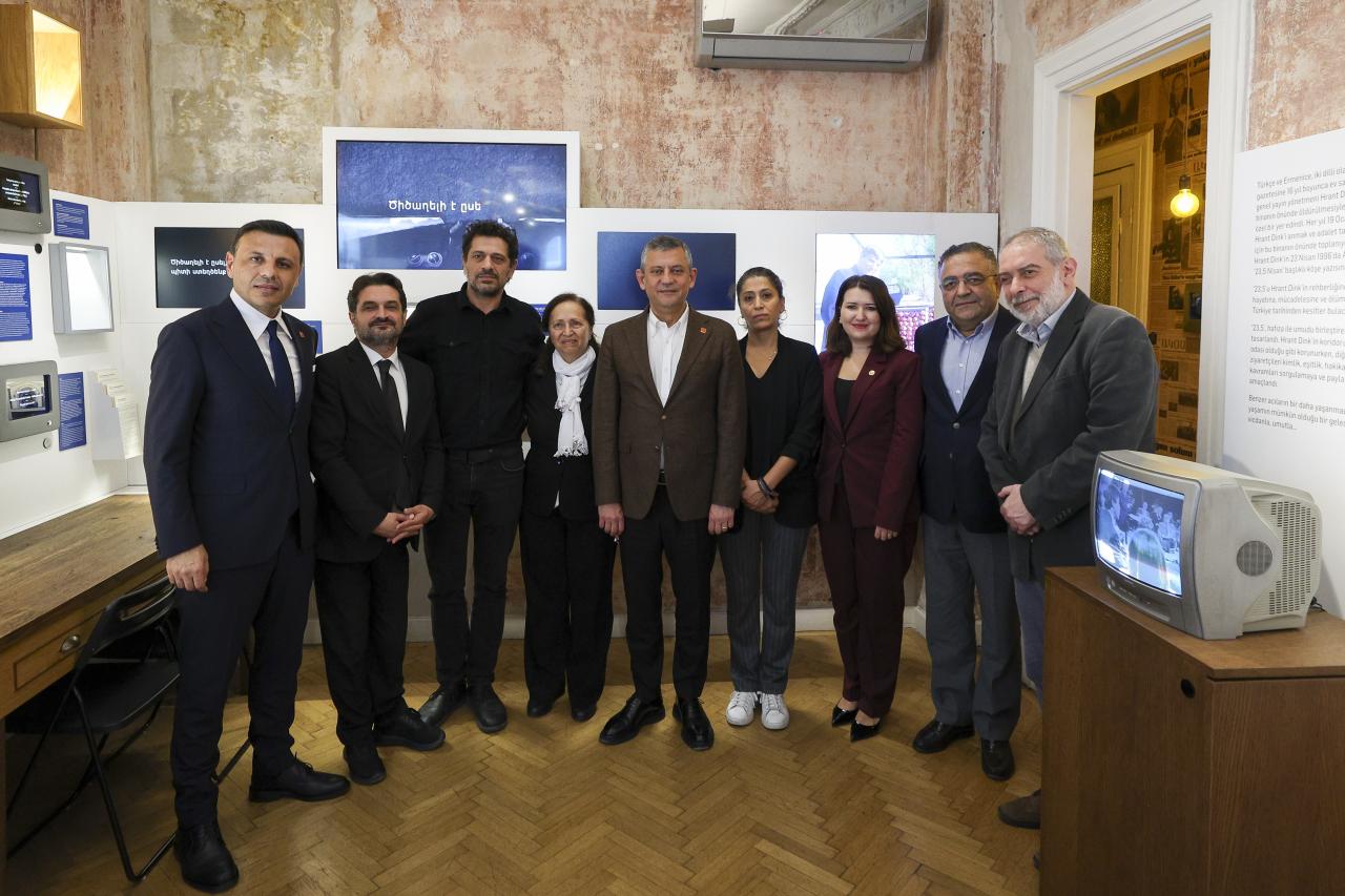 Cumhuriyet Halk Partisi Genel Başkanı Özgür Özel, Dink Ailesi ile Bir Araya Geldi