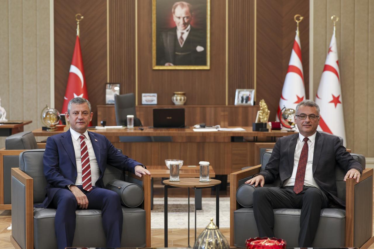 CHP Genel Başkanı Özgür Özel, KKTC Cumhurbaşkanı Tufan Erhürman’ı Ziyaret Etti