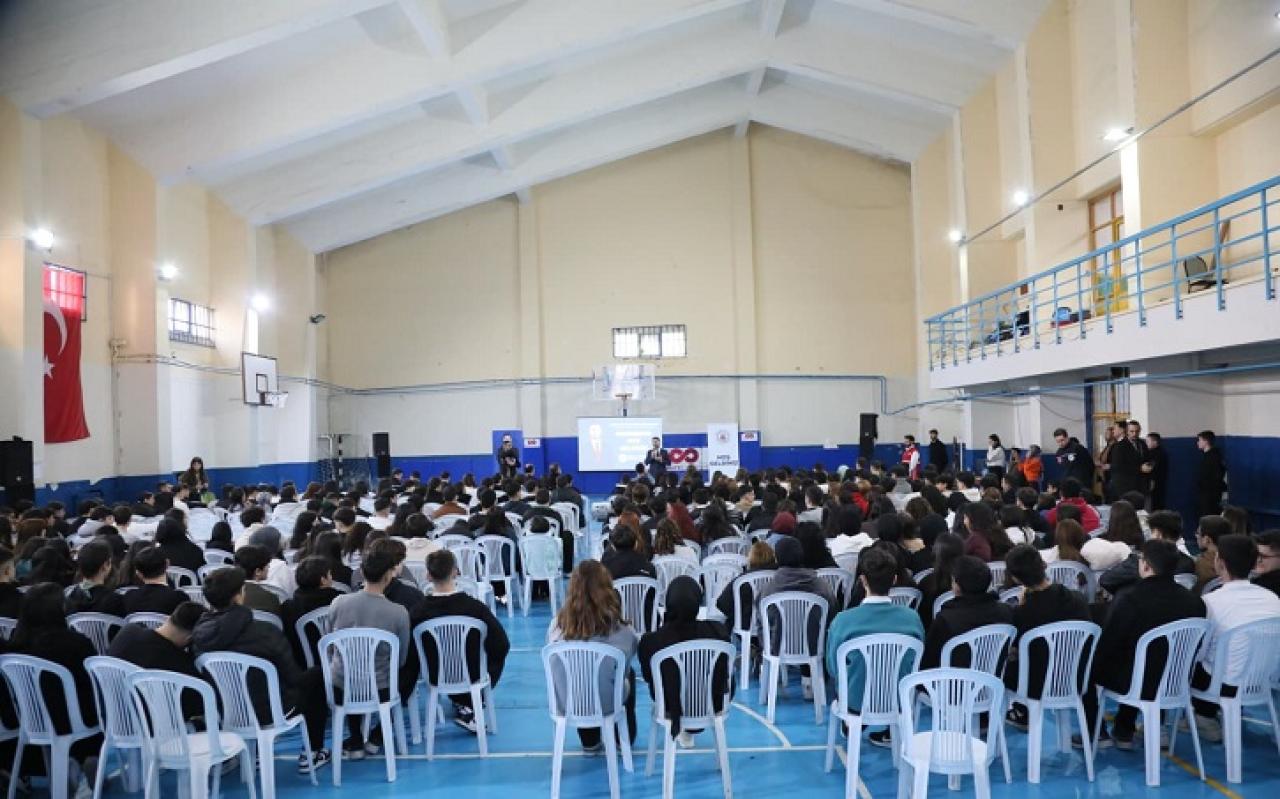 KÂĞITHANE’DE ÖĞRENCİLER AFET FARKINDALIK EĞİTİMİ ALIYOR