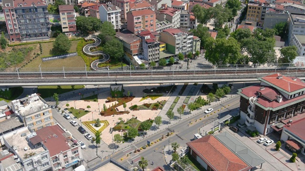 KÂĞITHANE’DE 100 BİN METREKARELİK MEYDANLARLA ŞEHİR YAŞAMI CANLANDI