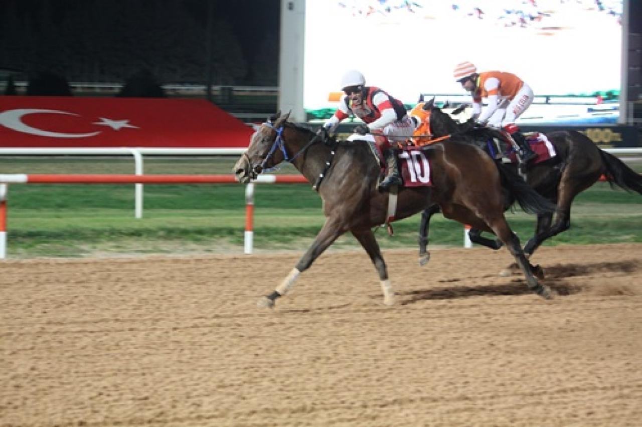 Karataş Belediyesi Koşusu’nu Hearts Path kazandı