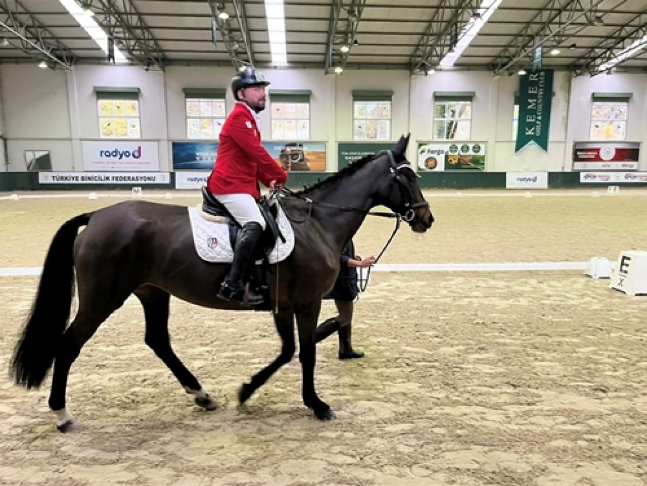 Alperen Alper 2025 yılı At Terbiyesi ve Para At Terbiyesi yarışmalarına katıldı