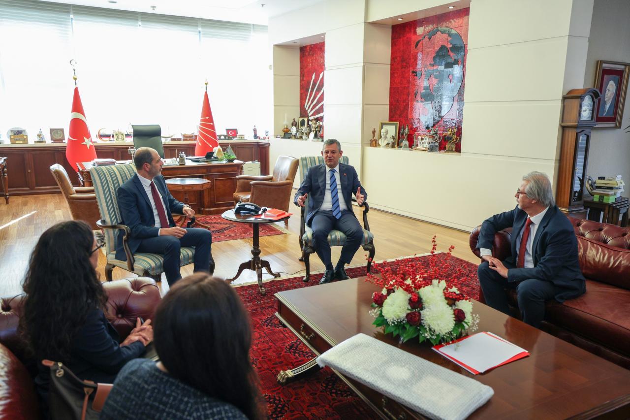 CHP Genel Başkanı Özgür Özel, HP Genel Başkanı Özersay ile Bir Araya Geldi