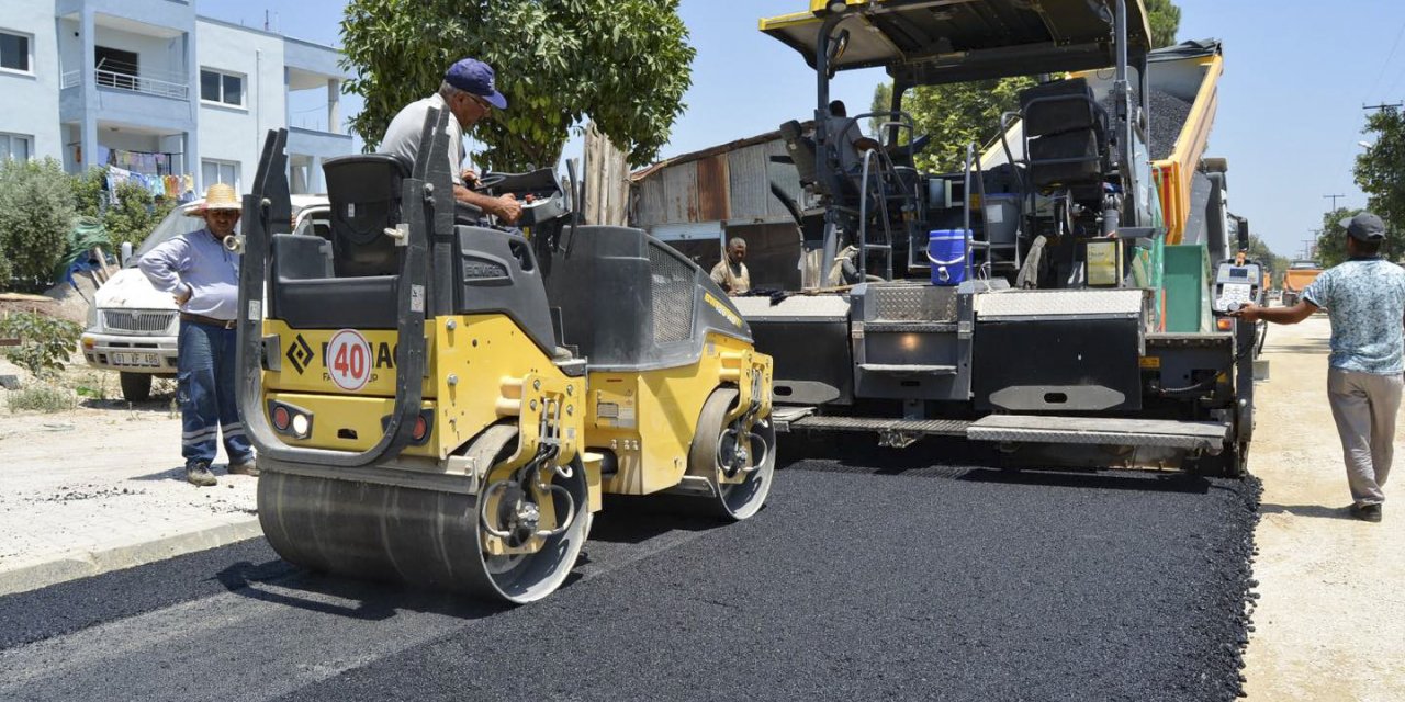 ADANA BÜYÜKŞEHİR'DEN KENTTE ASFALTSIZ YOL BIRAKMAMAK İÇİN YOĞUN MESAİ