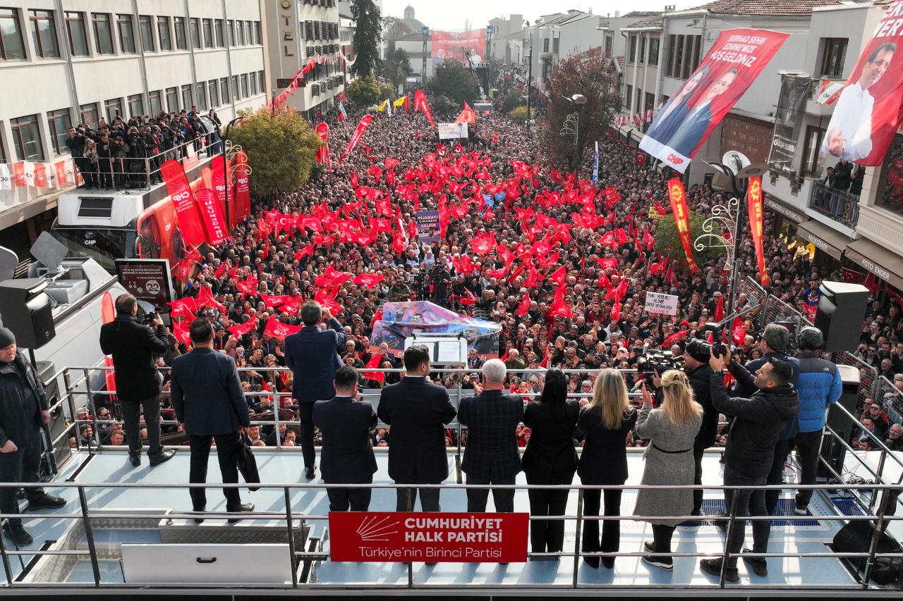 CHP Lideri Özgür Özel: “AK Parti Salonların; Cumhuriyet Halk Partisi Meydanların, Sokağın, Milletin, Halkın Partisidir”