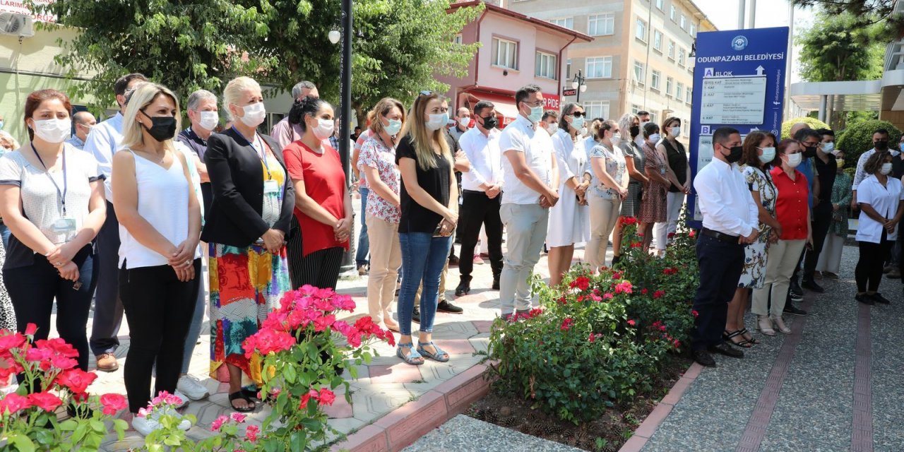 ODUNPAZARI BELEDİYE BAŞKANI, BELEDİYE PERSONELİYLE BAYRAMLAŞTI