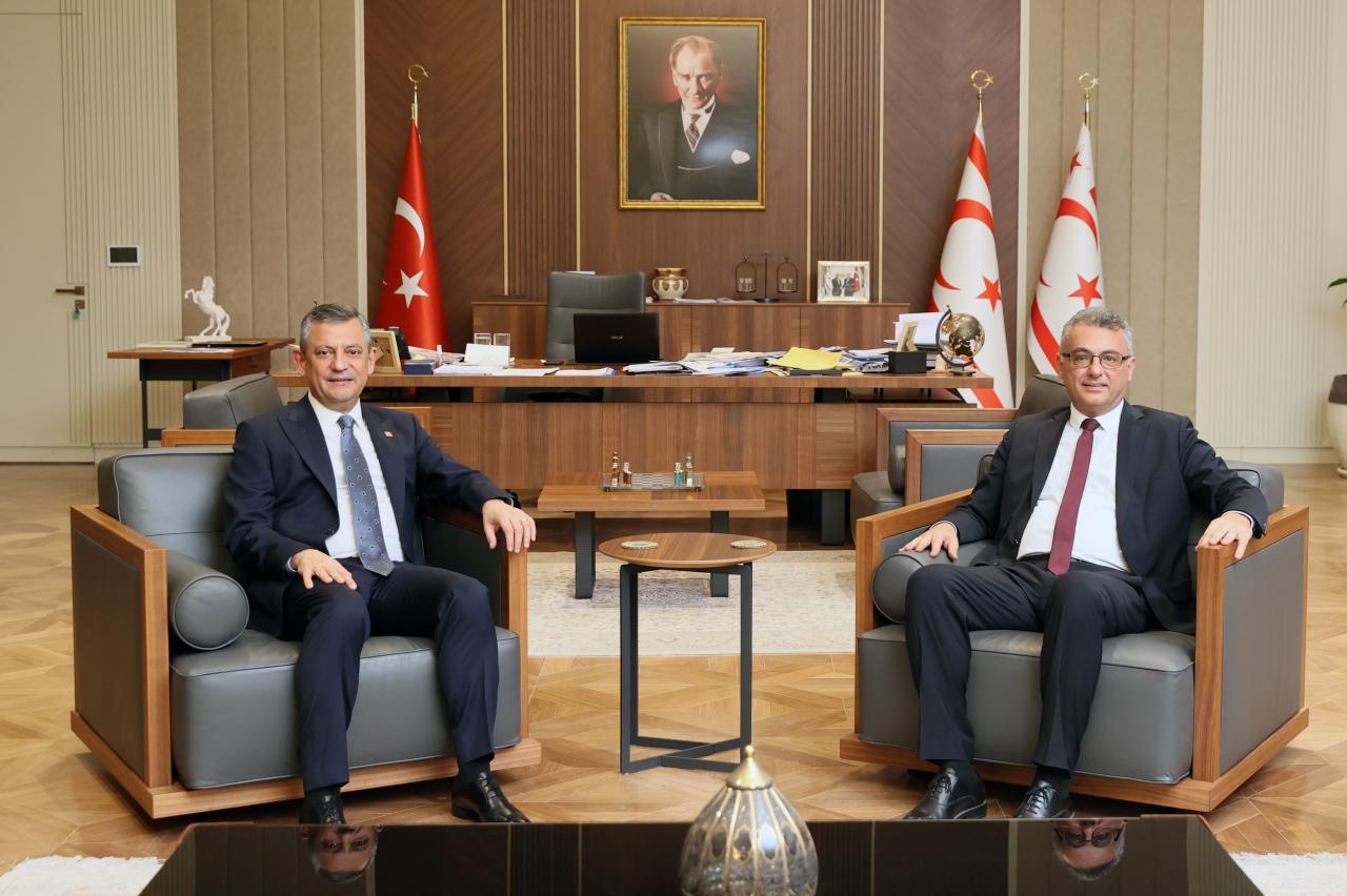 CHP Lideri Özgür Özel, KKTC Cumhurbaşkanı Tufan Erhürman ile Bir Araya Geldi
