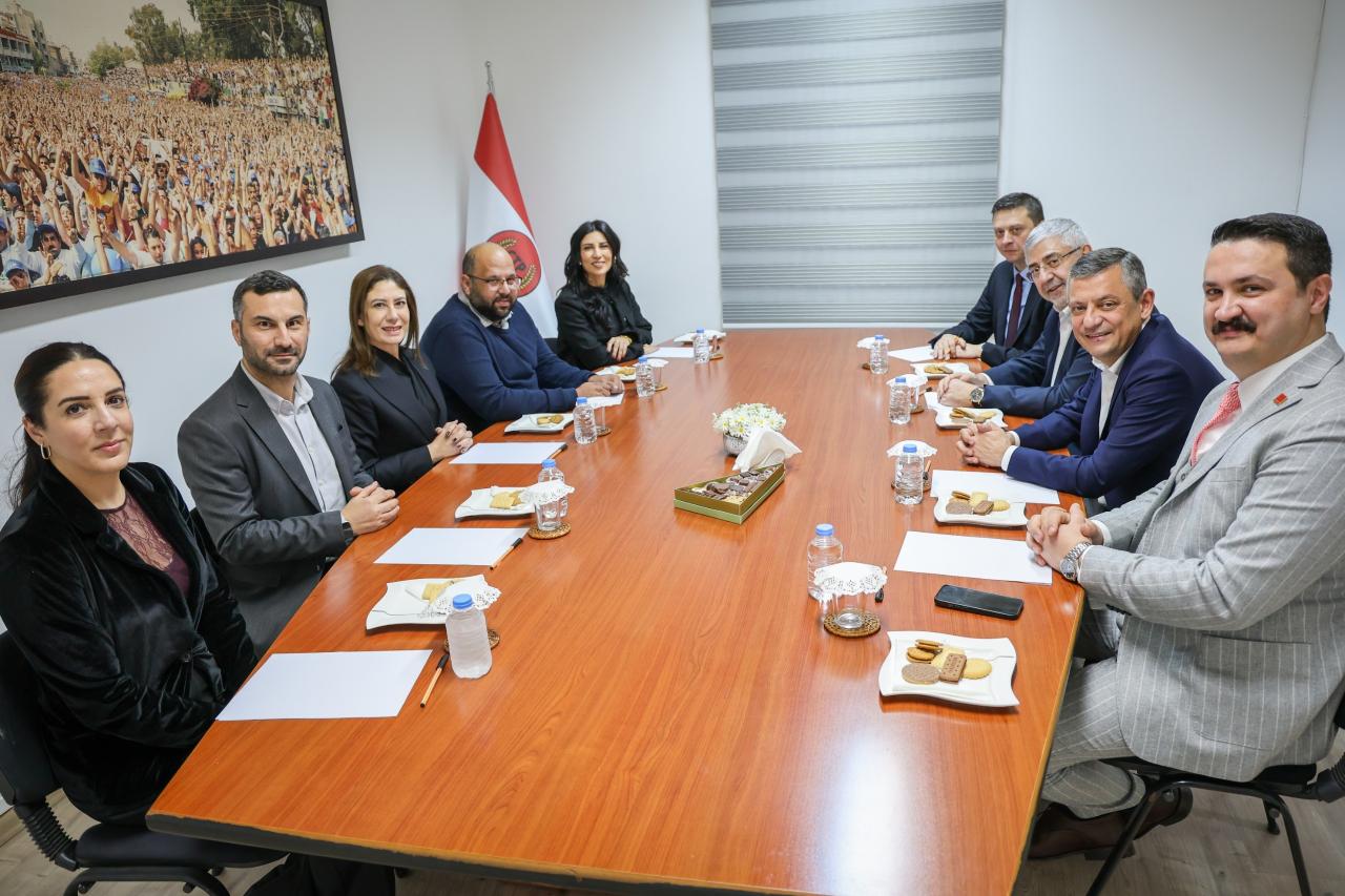 CHP Lideri Özgür Özel, KKTC'de CTP Genel Başkanı Sıla Usar İncirli’yle Bir Araya Geldi
