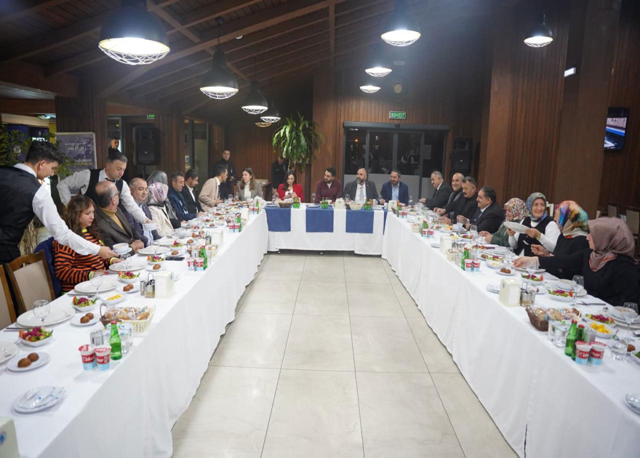 Başkanı Bingöl, muhtarlar ve aileleriyle yıl sonu yemeğinde buluştu