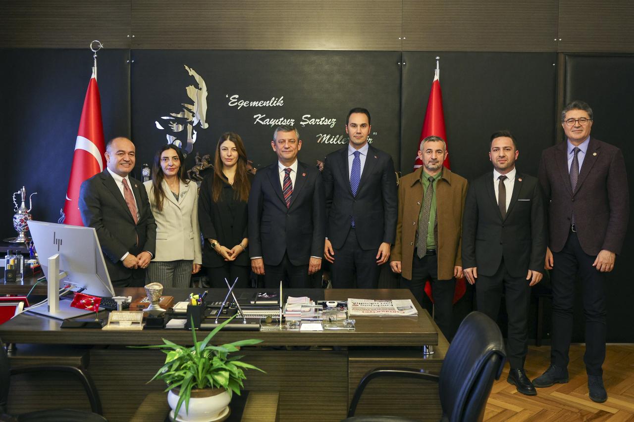 CHP Genel Başkanı Özgür Özel, DYP Genel Başkanı Cenk Küpeli ile Bir Araya Geldi