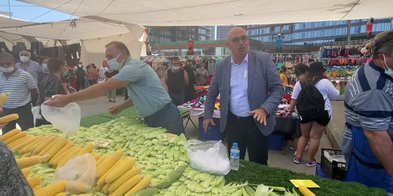 VATANDAŞ, SALI PAZARI'NI GEZEN CHP MİLLETVEKİLLERİNE DERT YANDI: FİYATLAR ÇOK PAHALI, MEYVE ALAMIYORUZ