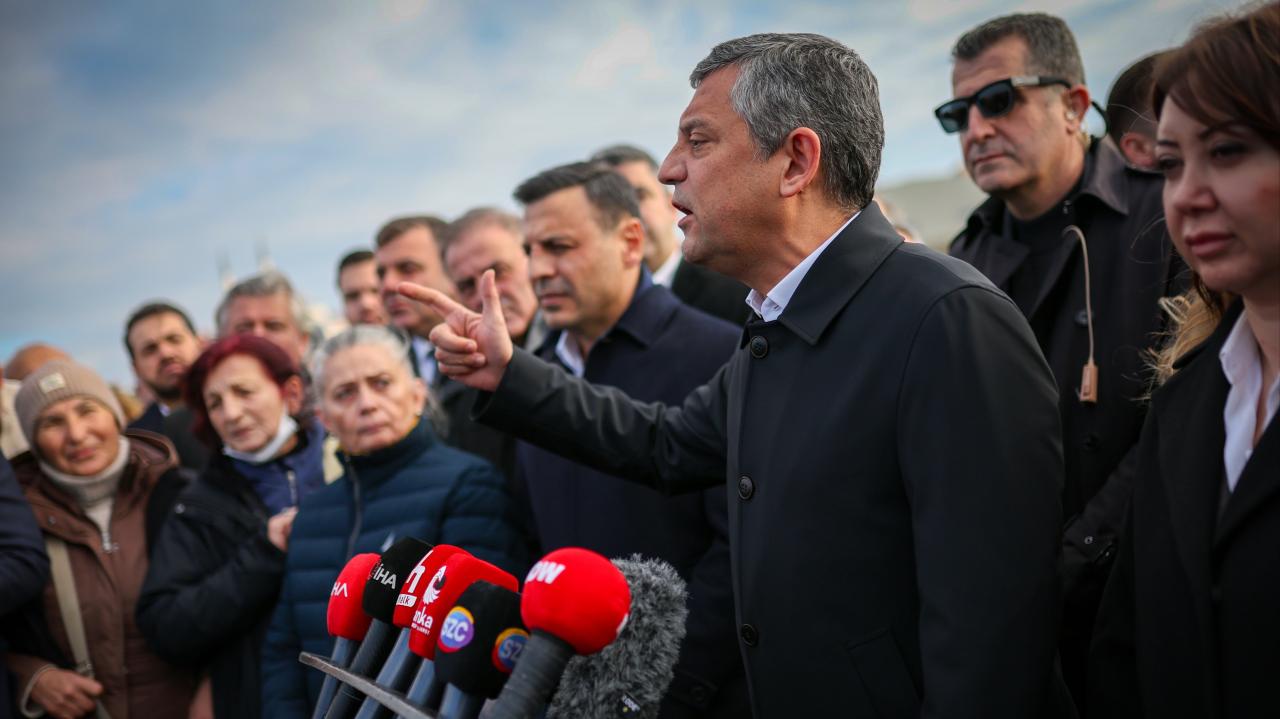 CHP Lideri Özgür Özel: “Açıkça Yazmış, ‘Ekrem İmamoğlu’nda Bu Diploma Olursa Aday Olur, Olursa da Erdoğan’ı Yener’ Diyor”