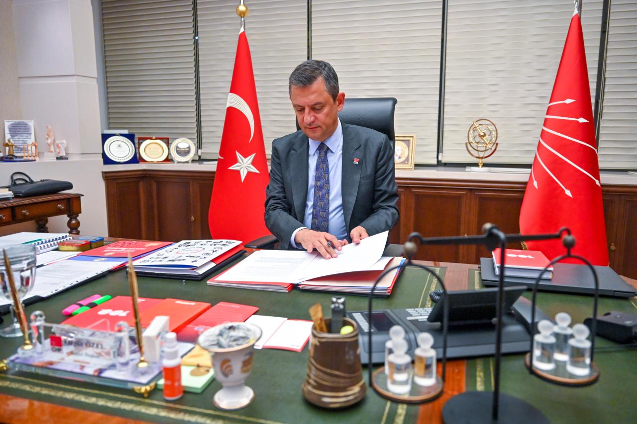 CHP Genel Başkanı Özgür Özel, Kıbrıs Türk Halkının Özgürlük Mücadelesi Lideri Dr. Fazıl Küçük’ü Andı