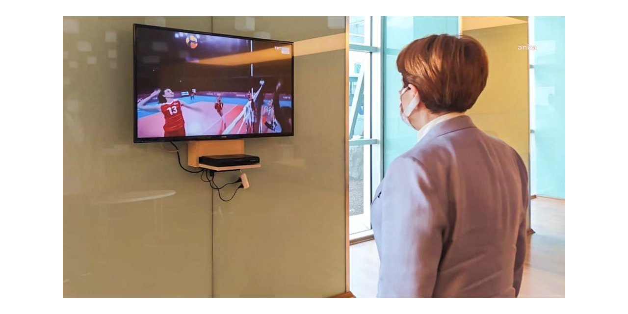AKŞENER'DEN A MİLLİ KADIN VOLEYBOL TAKIMINA: "HAYDİ KIZLAR"