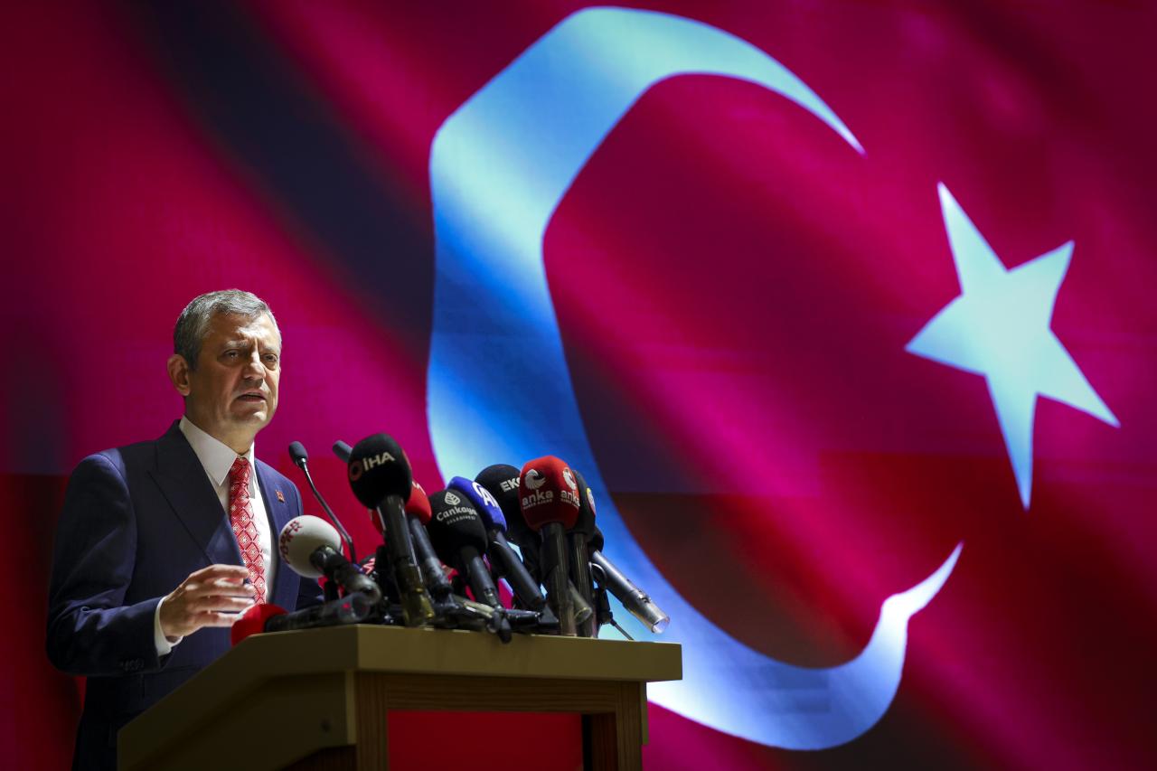 CHP Lideri Özgür Özel: Türk Bayrağımıza Yönelik Saldırıyı Lanetliyorum, Hiçbir Provokasyon Amacına Ulaşamayacak