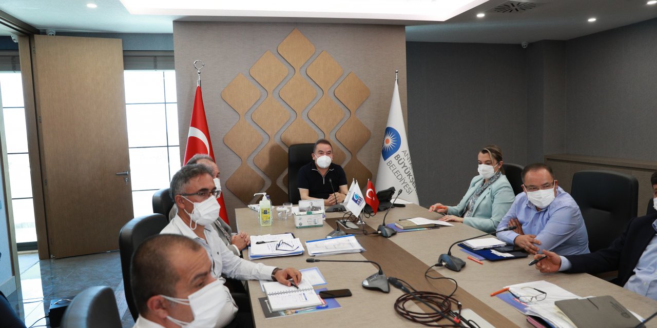 MUHİTTİN BÖCEK: "ANTALYA İÇİN AZİMLE ÇALIŞMAYA DEVAM EDİYORUZ"