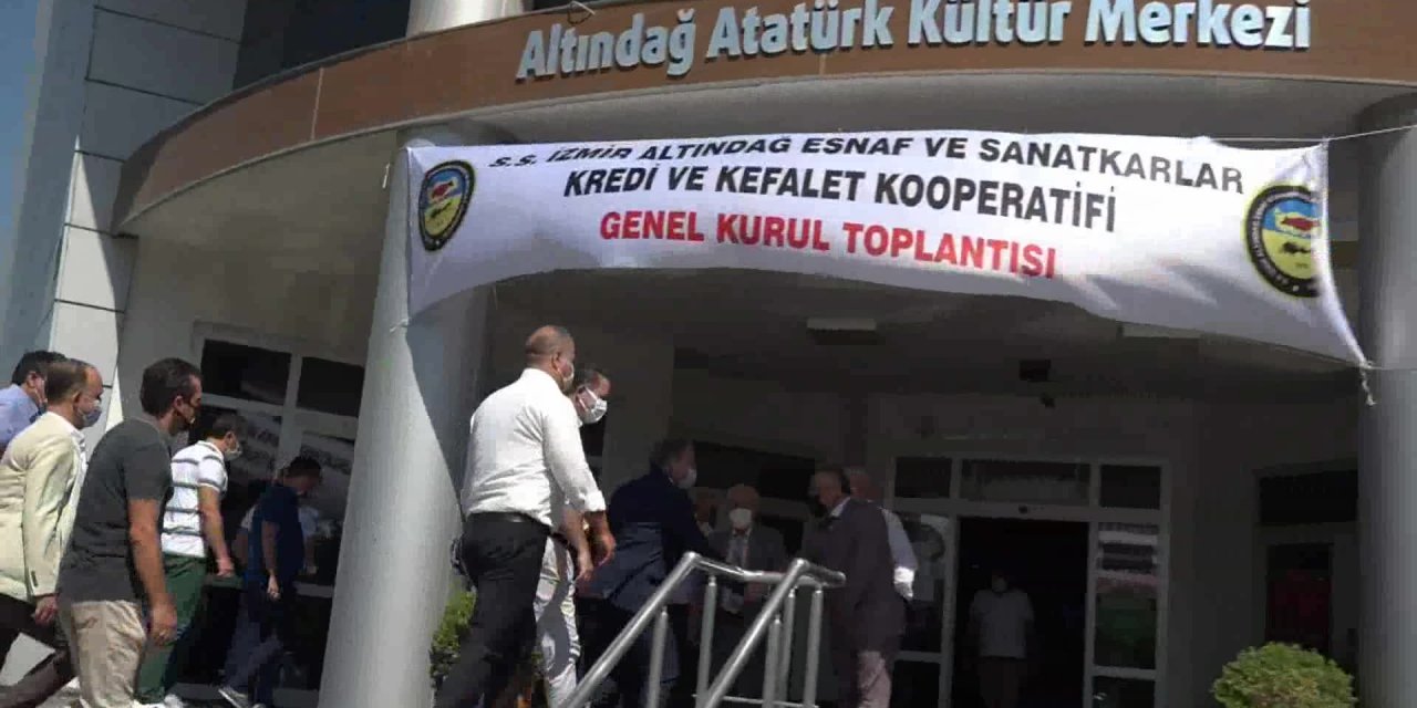 BORNOVA BELEDİYE BAŞKANI İDUĞ’DAN ESNAFA MORAL DESTEĞİ