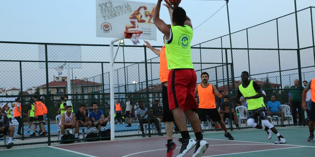 ODUNPAZARI'NDA SOKAK BASKETBOLU TURNUVASI BAŞLIYOR