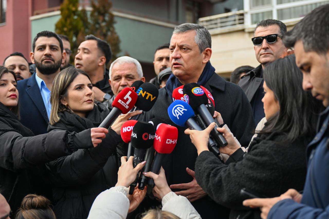 CHP Lideri Özgür Özel: “Uğur Mumcu Cinayetinde Çekilmeyen Tuğlalardan Halen Daha Karşımızda Bir Duvar Örülüdür”