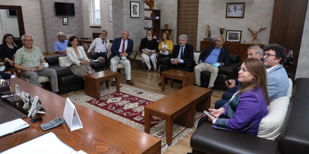 ODUNPAZARI BELEDİYE BAŞKANI KURT, CHP’Lİ HEYETİ AĞIRLADI