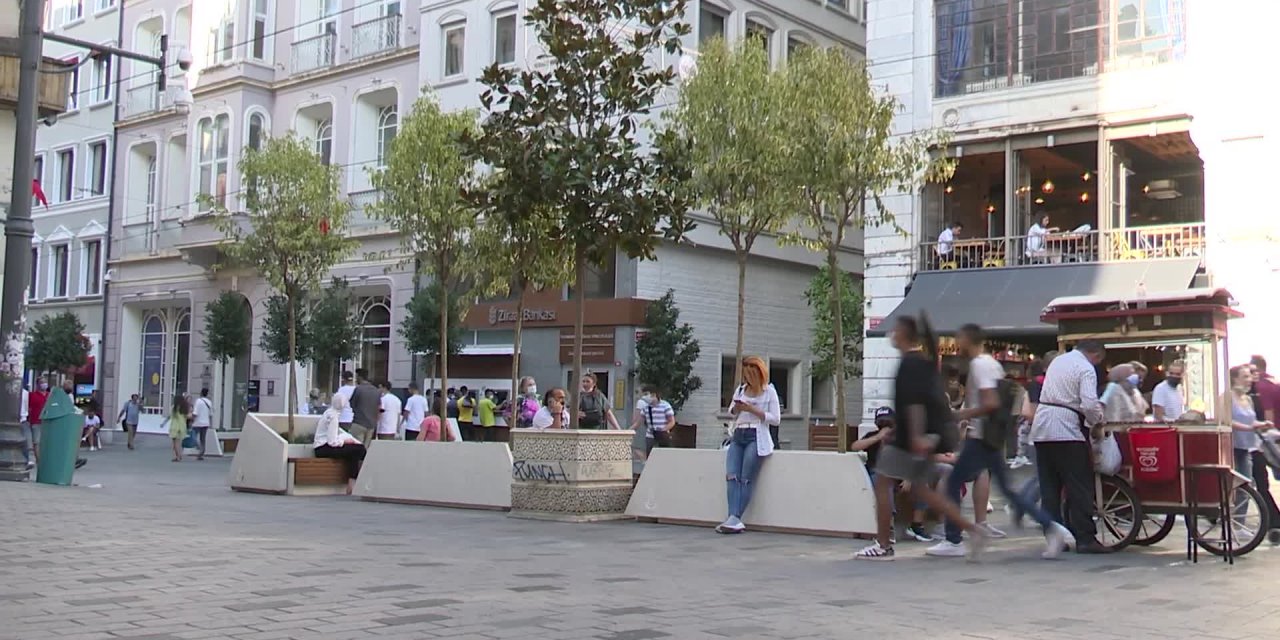 İMAMOĞLU, İSTİKLAL CADDESİ'NDE İNCELEMELERDE BULUNDU: “İSTANBUL İÇİN KİMLİKLİ BİR ALAN HALİNE GETİRECEĞİZ”