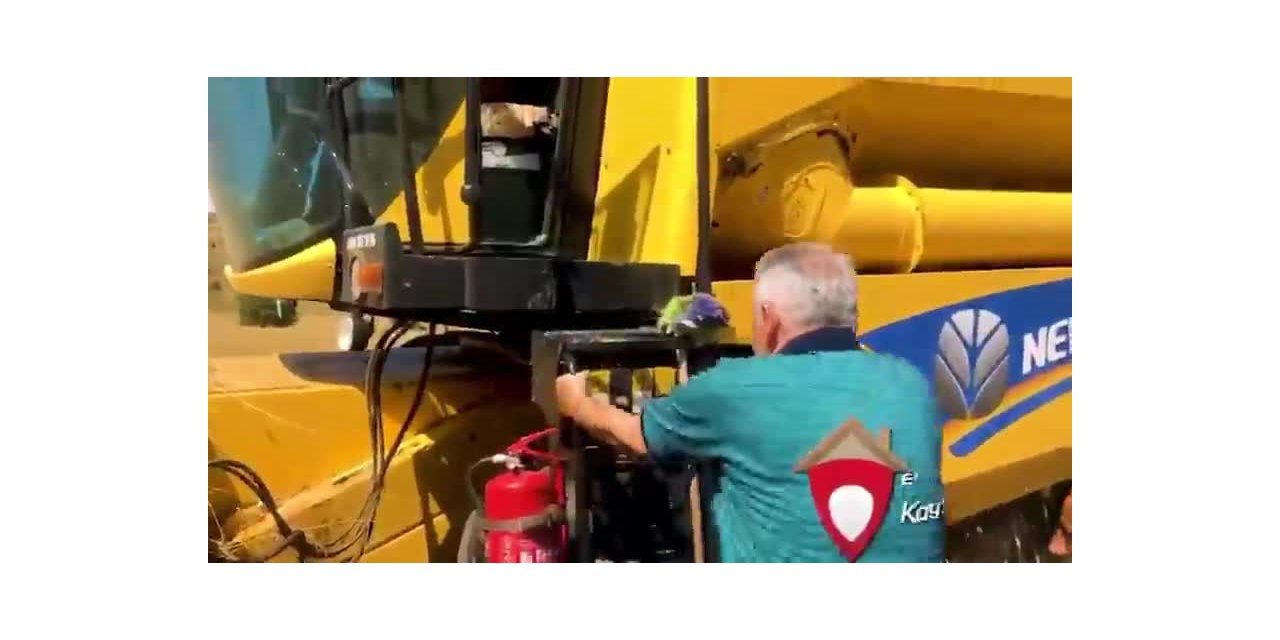 BİNALİ YILDIRIM ARPA HASATINDA BİÇERDÖVER KULLANDI