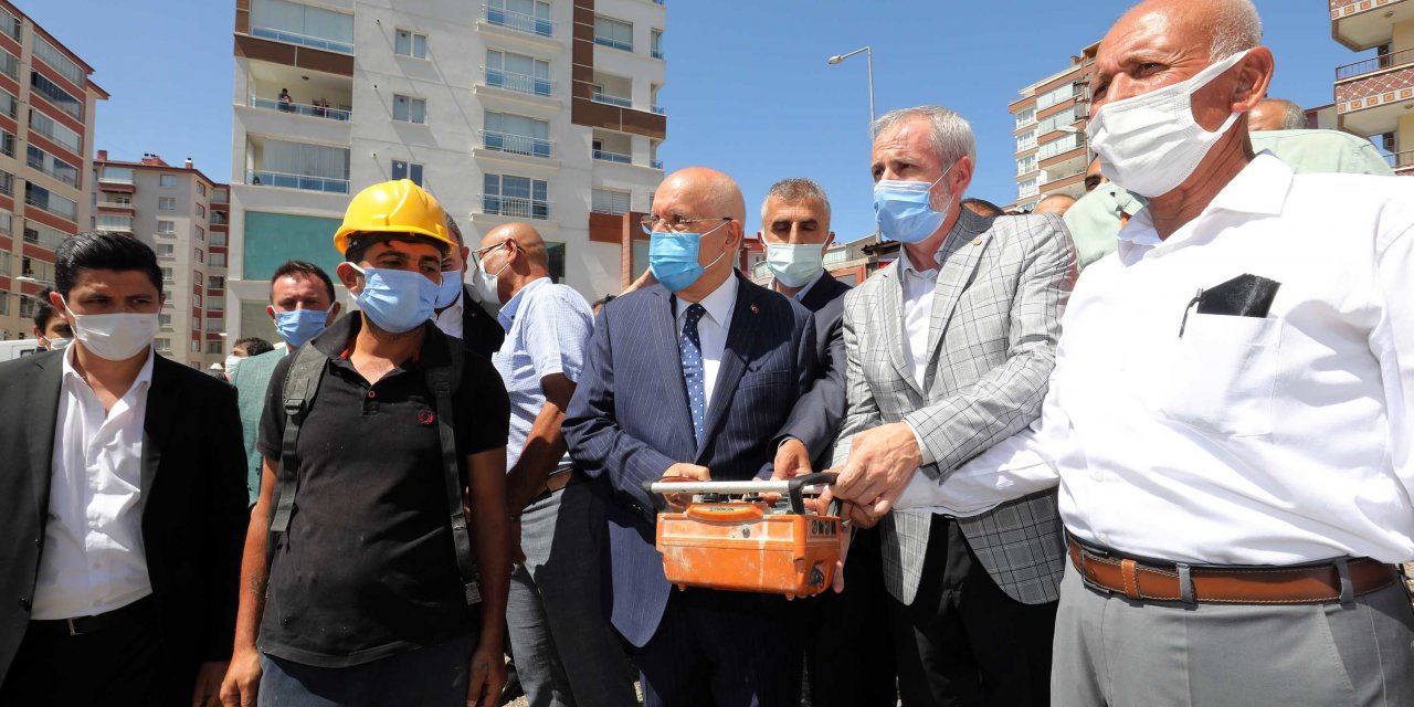 YENİMAHALLE BELEDİYE BAŞKANI YAŞAR, YILDIRIM BEYAZIT CAMİSİ’NİN TEMELİNİ ATTI