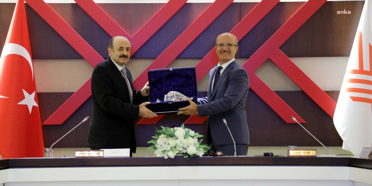 YEKTA SARAÇ'IN ARDINDAN YÖK: "AKADEMİK LİYAKAT AĞIR BİR EROZYONA UĞRADI"