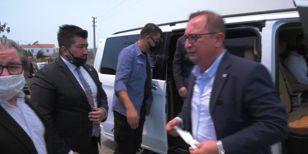 YANGINDAN OĞLUNUN KURTARDIĞI YAŞLI ADAM BABACAN’I GÖRÜNCE GÖZYAŞLARINI TUTAMADI: "O OLMASA YANDIYDIK"