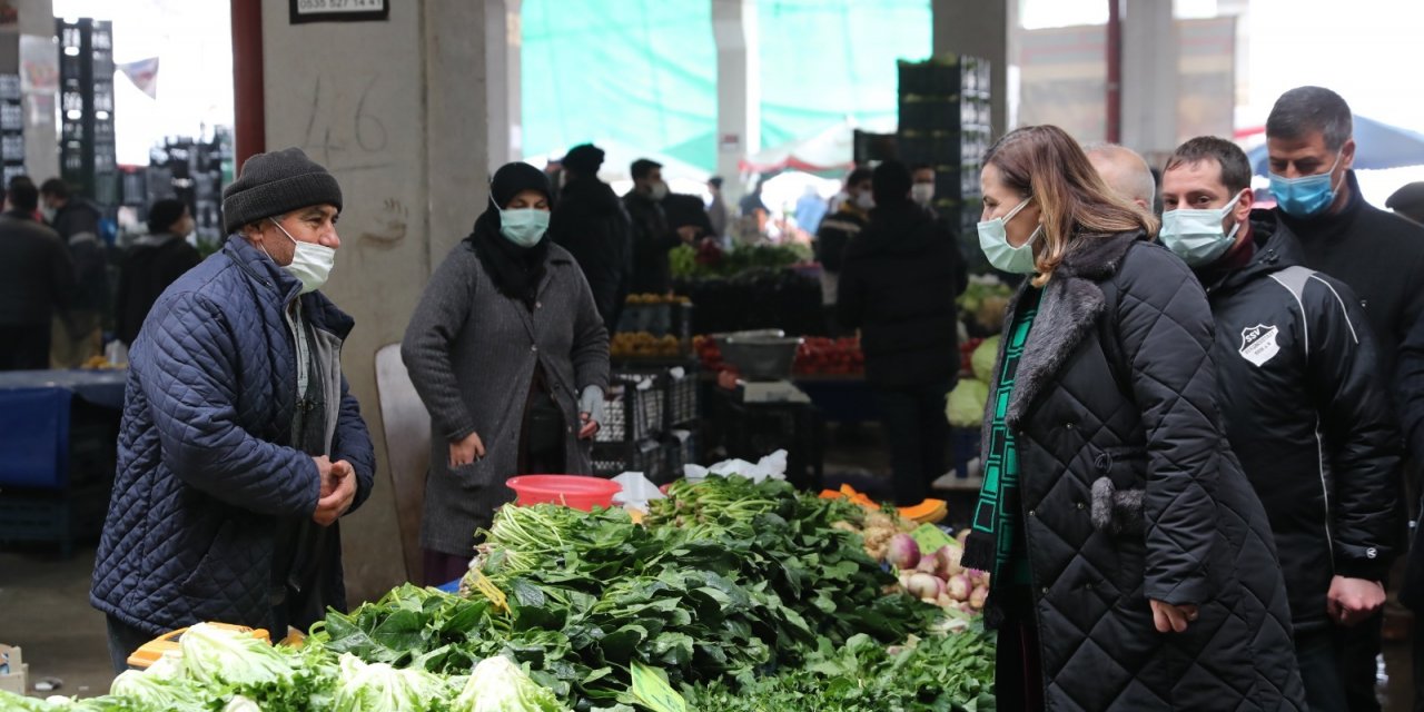 İZMİT BELEDİYE BAŞKANI HÜRRİYET, PAZARCI ESNAFINI ZİYARET ETTİ