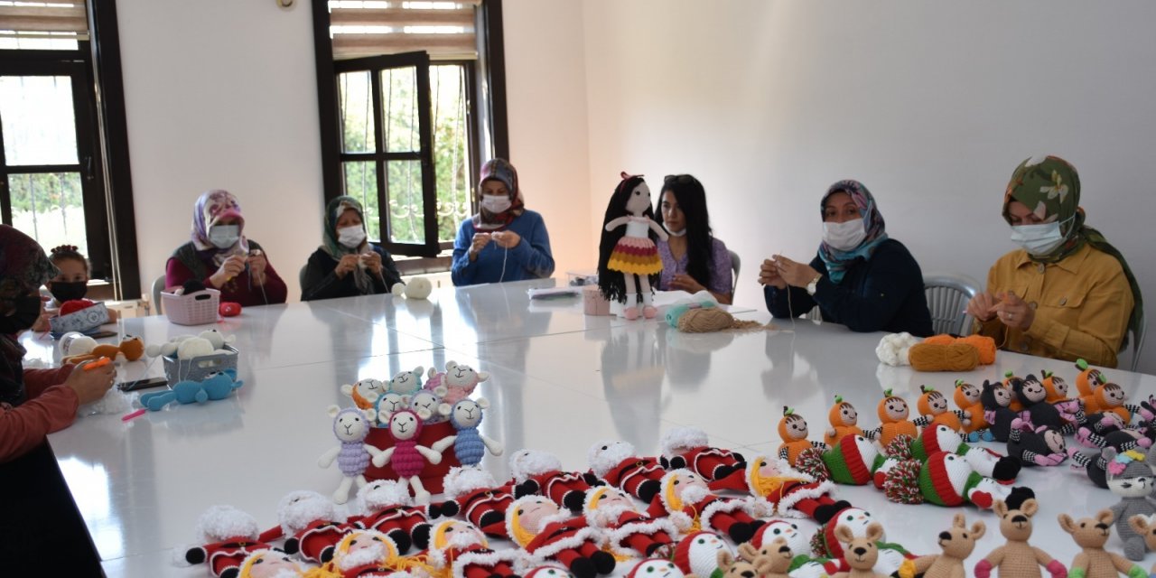 KIRIKKALELİ GİRİŞİMCİ KADINLAR AMERİKA'YA OYUNCAK ÖRGÜ BEBEK SATIŞI YAPIYOR