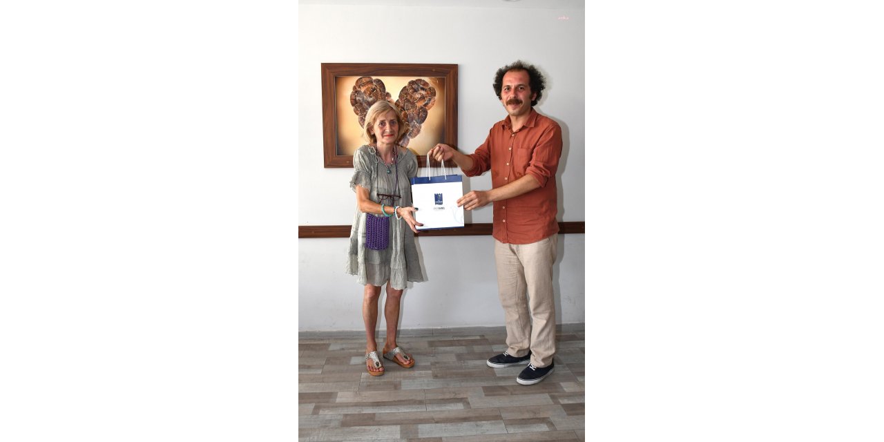 KUŞADASI BELEDİYE TİYATROSU GENEL SANAT YÖNETMENİ, TİYATROCU OYA SEMERCİ'Yİ ZİYARET ETTİ