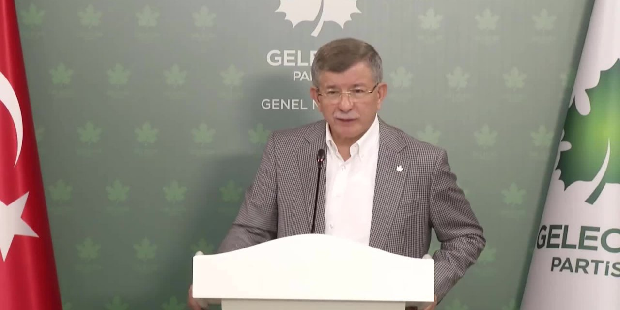 DAVUTOĞLU'NDAN ALTUN'A TEPKİ: "BU BİR ZAAF DEĞİLDİR. ZAAF, TÜRKİYE’Yİ BU YARDIMA MUHTAÇ ETMEKTİR"