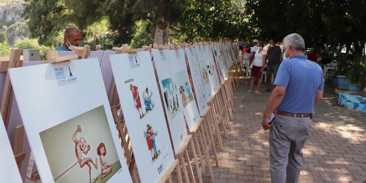 ÖDÜLLÜ KARİKATÜRLER KARABURUN'DA SERGİLENİYOR