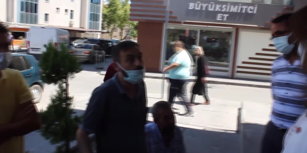 KAYSERİLİ ESNAFTAN CHP’Lİ ARIK’A: "İNŞALLAH GELİRSİNİZ DE BU GİDİŞATA BİR ‘DUR’ DİYEN OLUR"