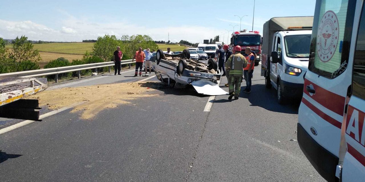 TIR’IN ÇARPTIĞI OTOMOBİL TANKERE ÇARPARAK TAKLA ATTI, 4 YARALI. TIR SÜRÜCÜSÜ KAÇTI