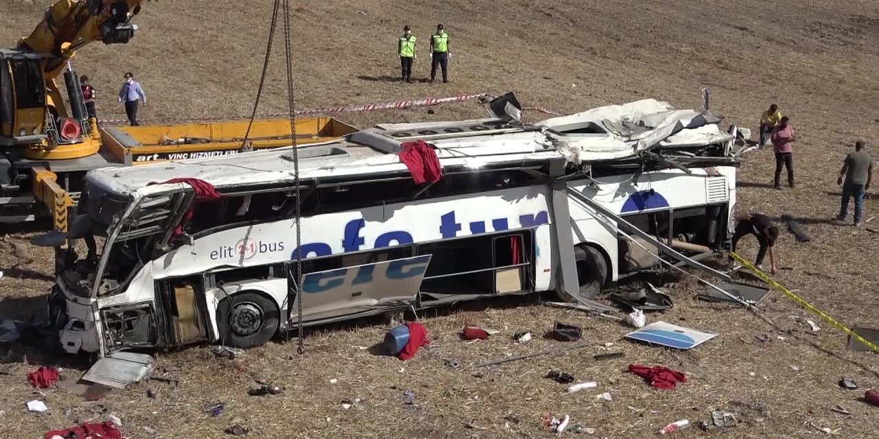 BALIKESİR’DE OTOBÜS ŞARAMPOLE YUVARLANDI: 14 ÖLÜ, 18 YARALI