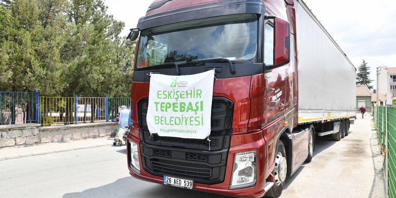 TEPEBAŞI BELEDİYESİ YARDIMLARINI MENTEŞE'YE ULAŞTIRDI