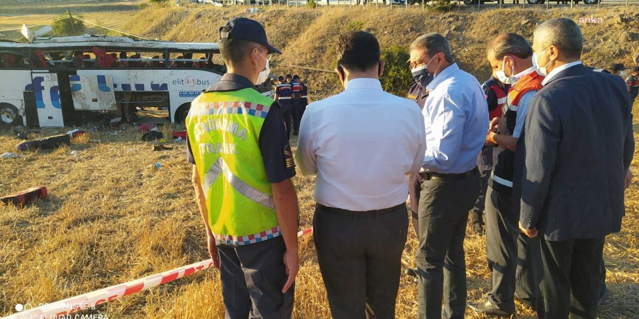 BALIKESİR'DEKİ KAZADA HAYATINI KAYBEDEN 15 KİŞİDEN, 14'ÜNÜN KİMLİĞİ BELİRLENDİ