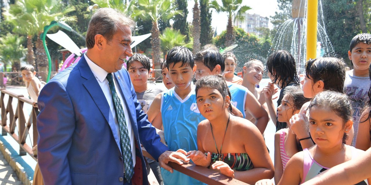 ÇUKUROVA BELEDİYESİ BAŞKANI ÇETİN, SU PARKINI ZİYARET ETTİ