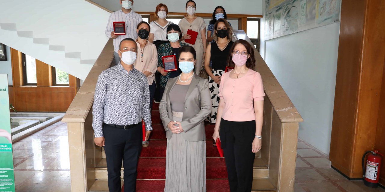 ÇUKUROVA ÜNİVERSİTESİNİN 'GÜÇLÜ KADINLAR-GÜÇLÜ YARINLAR OKULU' SONA ERDİ