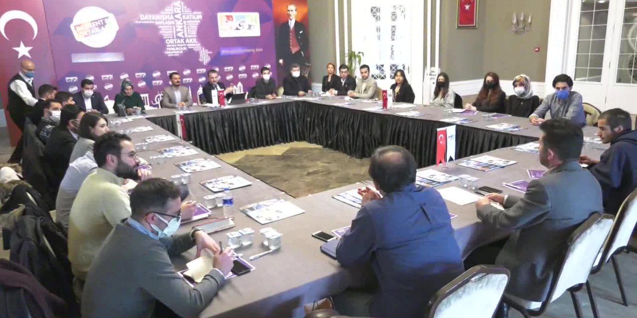 ANKARA KENT KONSEYİ PANDEMİNİN GENÇLİK ÜZERİNDEKİ ETKİLERİNİ MASAYA YATIRDI