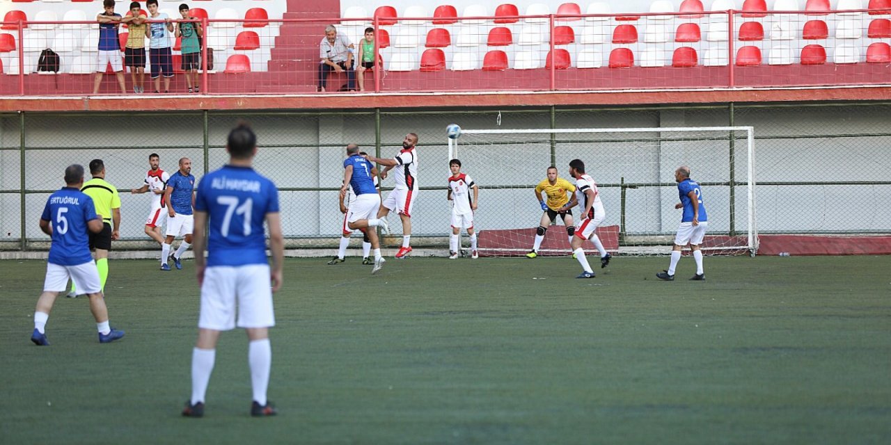 BAYRAKLI'DA BAŞKANLIK FUTBOL TURNUVASI BAŞLADI
