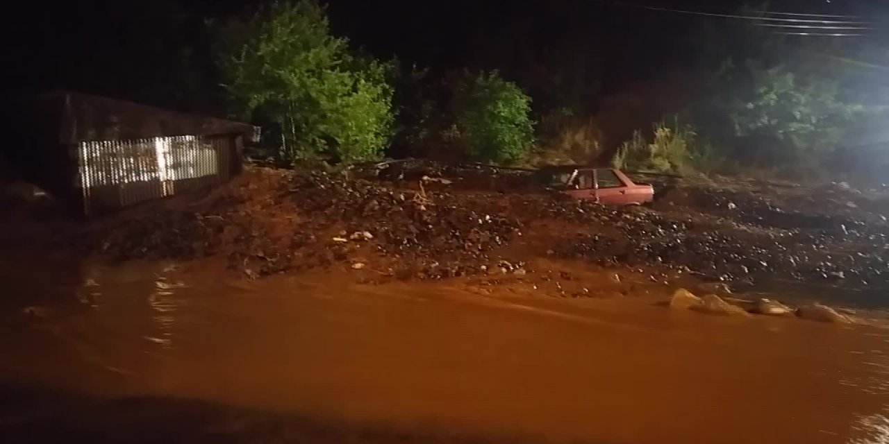 KASTAMONU’DA SAĞANAK YAĞIŞ SEL VE HEYELANA YOL AÇTI