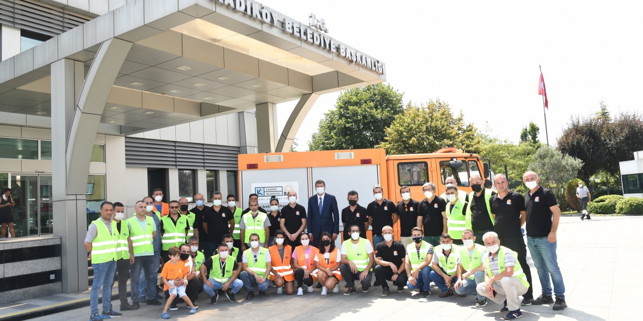KADIKÖY BELEDİYE BAŞKANI ODABAŞI ORMAN YANGINLARINDA GÖREVLİ EKİPLE BULUŞTU