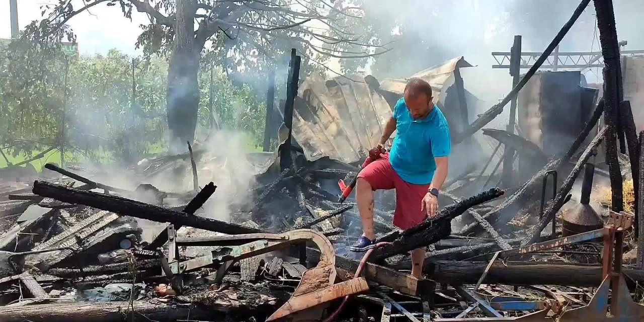 SAKARYA KARASU’DA AHIRDA ÇIKAN YANGINDA İKİİNEK ÖLDÜ