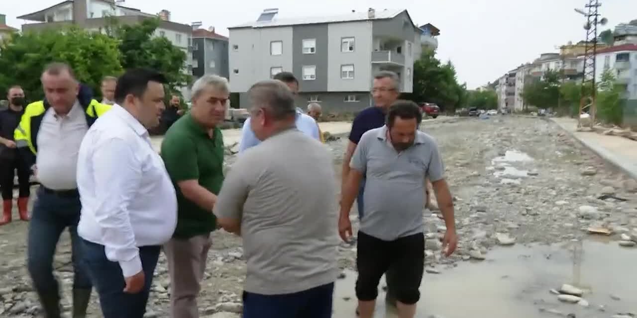 CHP HEYETİ, AYANCIKTA SEL FELAKETİ YAŞAYAN HALKIN SORUNLARINI DİNLEDİ