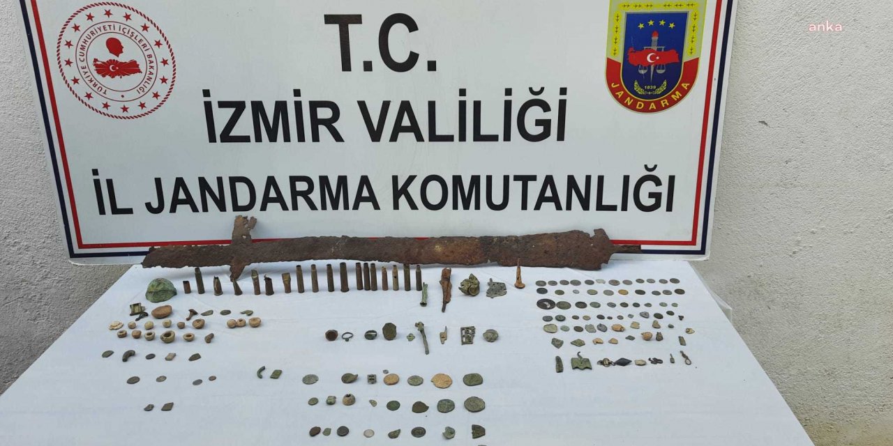 İZMİR'DE 164 PARÇA TARİHİ ESER ELE GEÇİRİLDİ