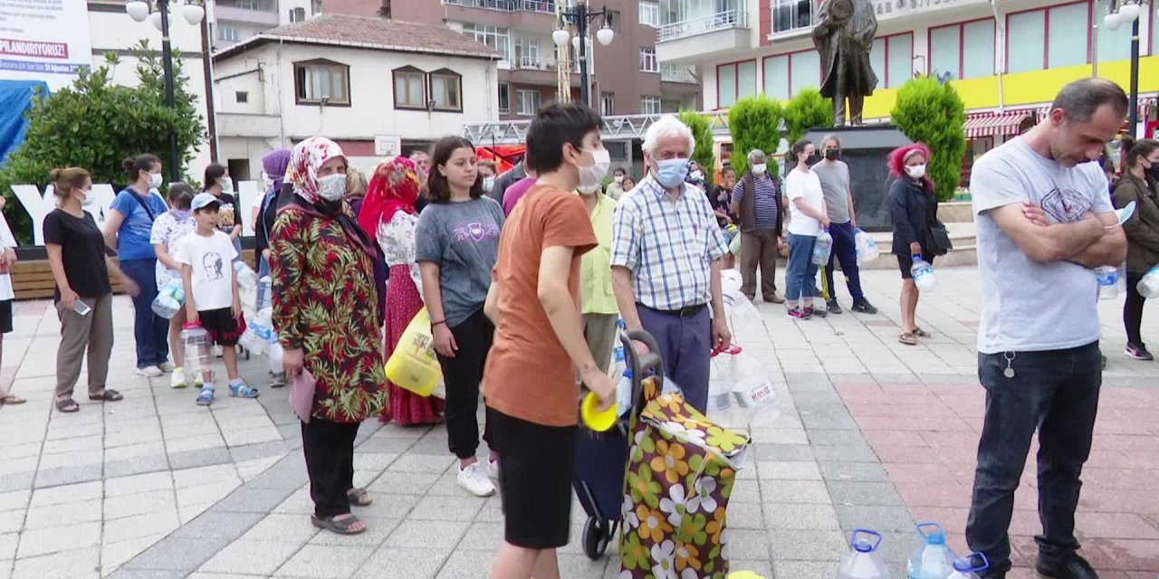 AYANCIKLILAR İLÇENİN AFET BÖLGESİİLAN EDİLMESİNİİSTİYOR