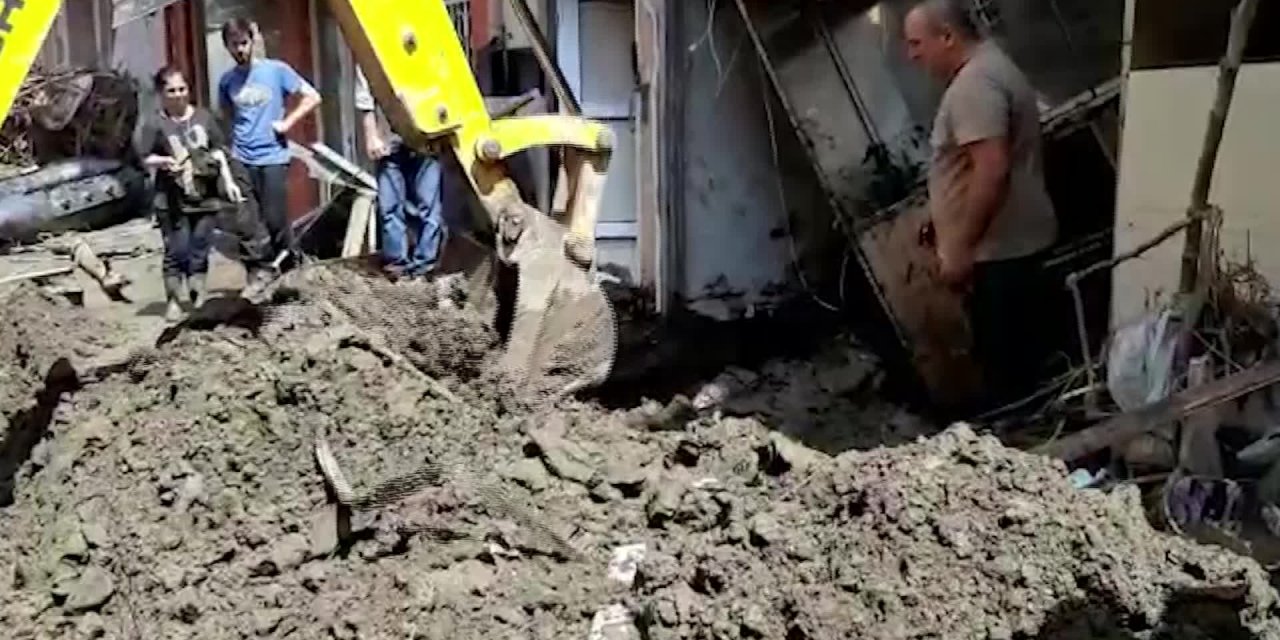 BOZKURT'TAKİ SELDE HAYATINI KAYBEDEN KUYUMCUNUN ALTINLARI ARANIYOR